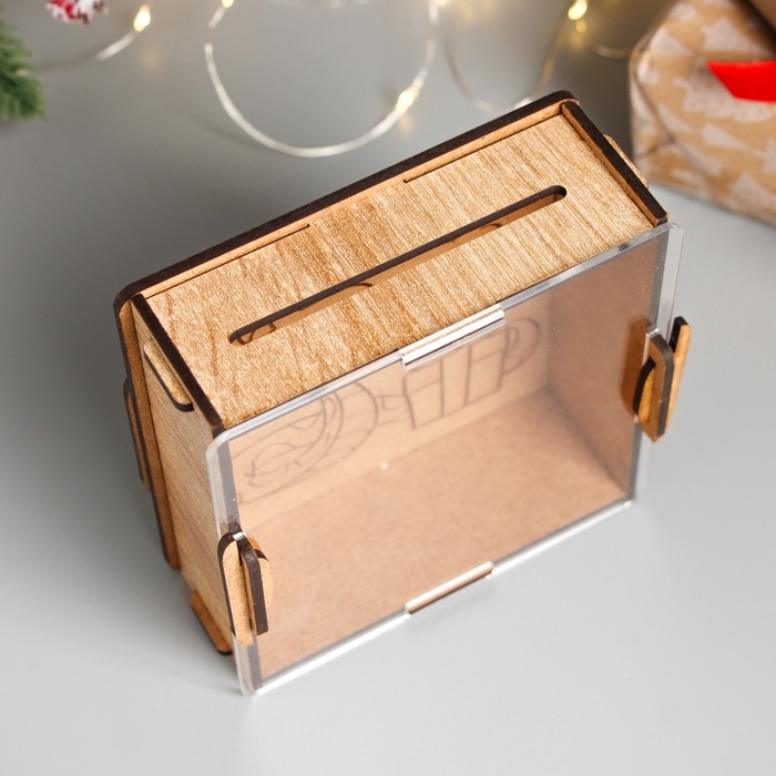 Новогодняя копилка с акрилом  Новогодняя копилка с акрилом "Змея. Подарок" 12х12х4 см