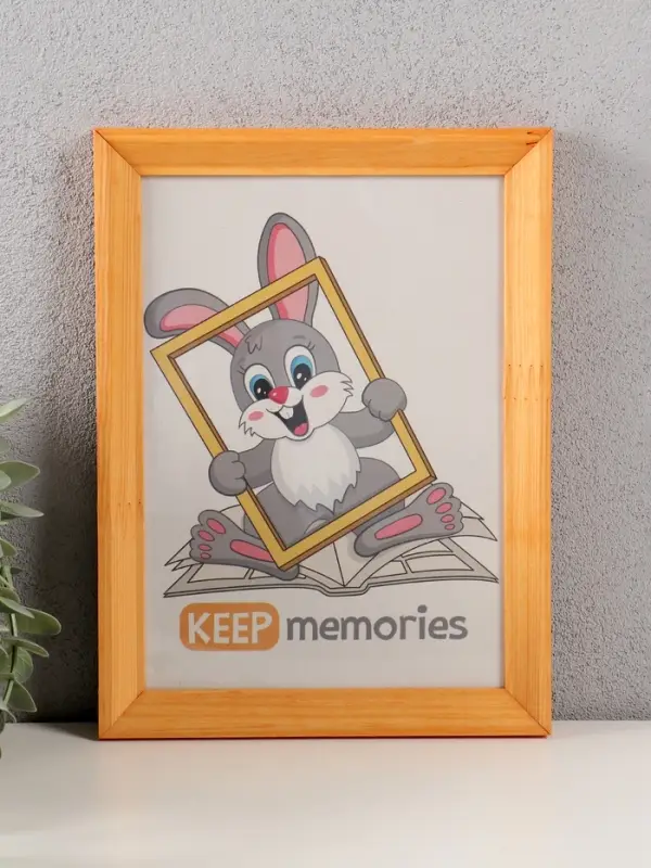 Фоторамка дерево 15х21 см, сосна №2 (пластиковый экран) Фоторамка дерево 15х21 см, сосна №2 (пластиковый экран)