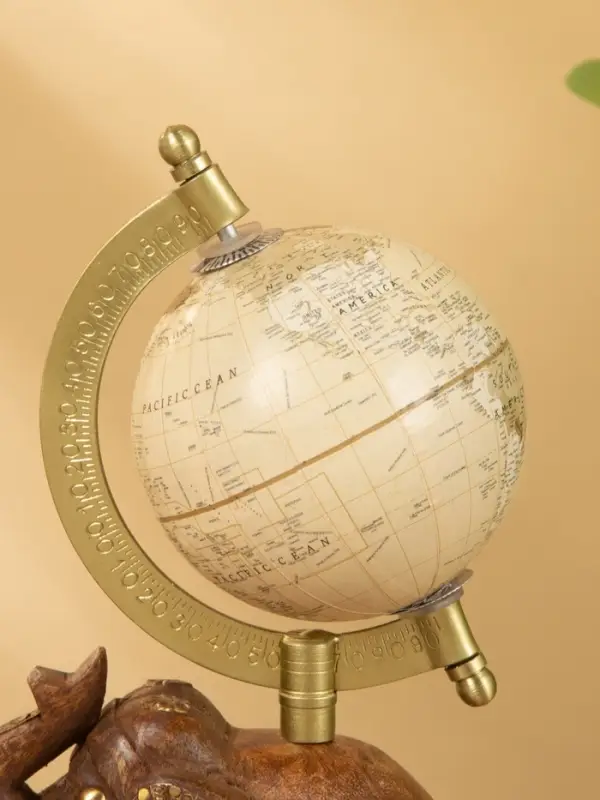 Глобус сувенирный, 11×8×21 см, подставка дерево Глобус сувенирный, 11×8×21 см, подставка дерево