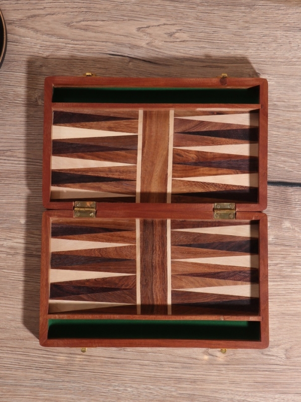 Нарды 24,5х15х3,5 см, дерево шишам, латунь Нарды 24,5х15х3,5 см, дерево шишам, латунь