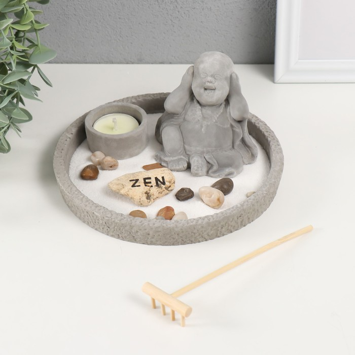 Сад камней Дзен d=16,5 см Хотей  Сад камней Дзен d=16,5 см Хотей "ничего не слышу", со свечой, серый