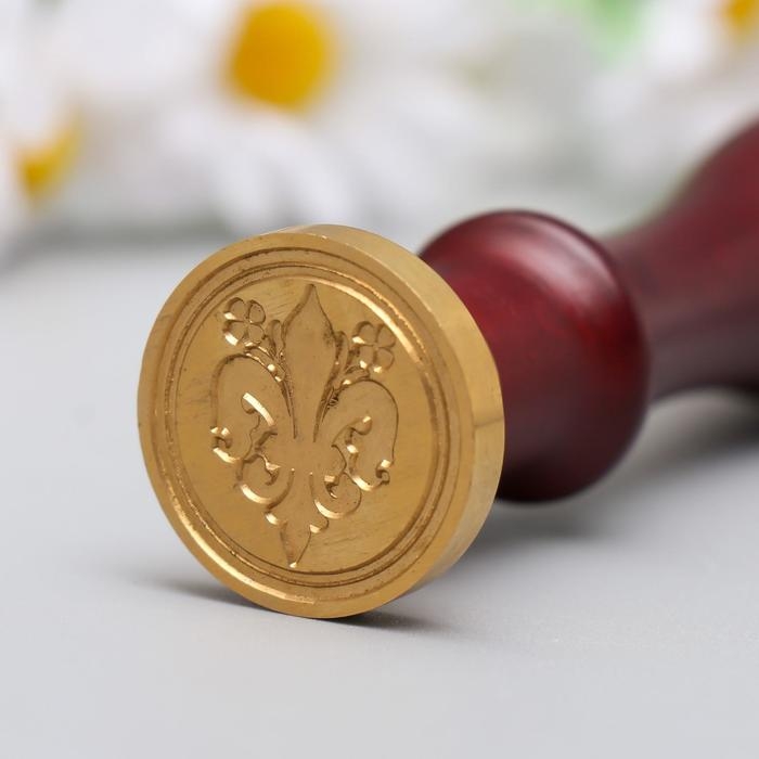 Печать для сургуча с деревянной ручкой Печать для сургуча с деревянной ручкой "Геральдическая лилия с цветами" 9х2,5х2,5 см
