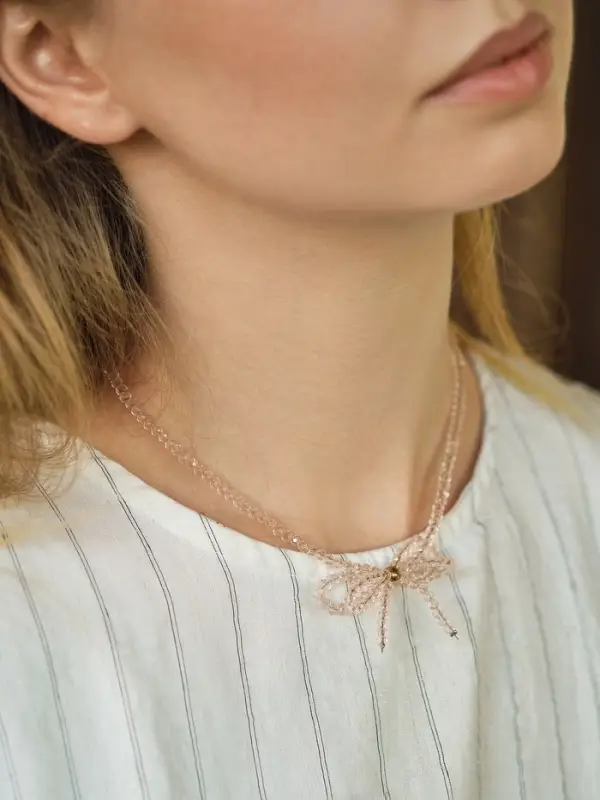 Чокер из бусин &laquo;Хрустальный бантик&raquo;, 33 см + 5 см цепочка, розовый в серебре