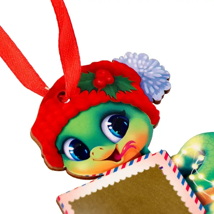 Ёлочная игрушка - подвеска деревянная «Новый год! Змея в шапке» со скретч-слоем Ёлочная игрушка - подвеска деревянная «Новый год! Змея в шапке» со скретч-слоем