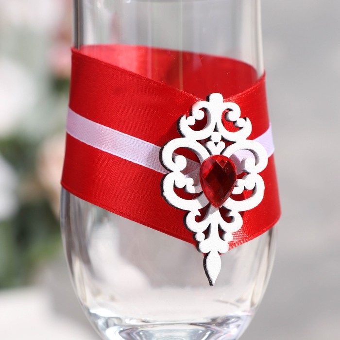 Набор свадебных бокалов Набор свадебных бокалов "Прага", ручной работы, белый-красный, 6х6х20,5 см, 2 шт.