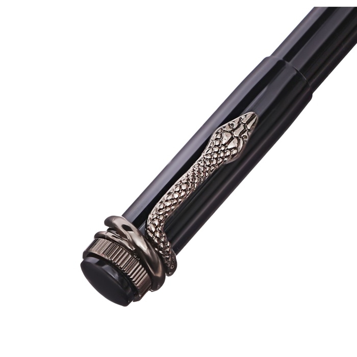 Ручка подарочная шариковая в кожзам футляре поворотная Рептилия корпус черный Ручка подарочная шариковая в кожзам футляре поворотная Рептилия корпус черный