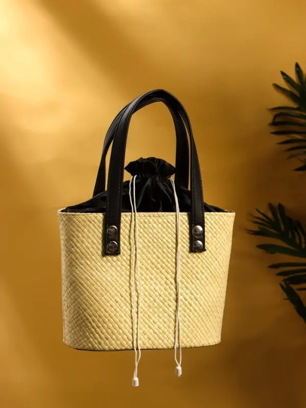 Сумка плетёная из пандана, 23×14×35 см, бежево-чёрная