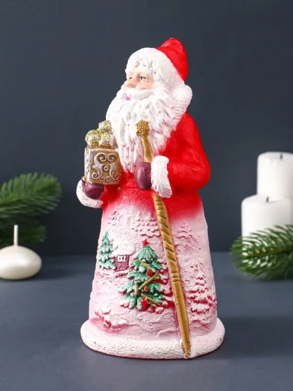 Свеча фигурная "Дед Мороз с подарком" 9х9х19,5 см, цв. красный