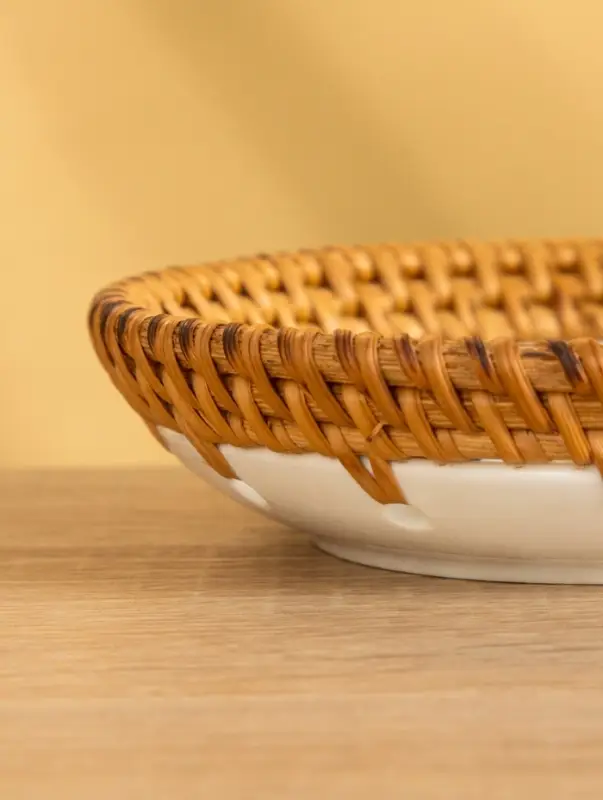 Тарелка керамическая с ротангом 13,5х13,5х3 см, МИКС