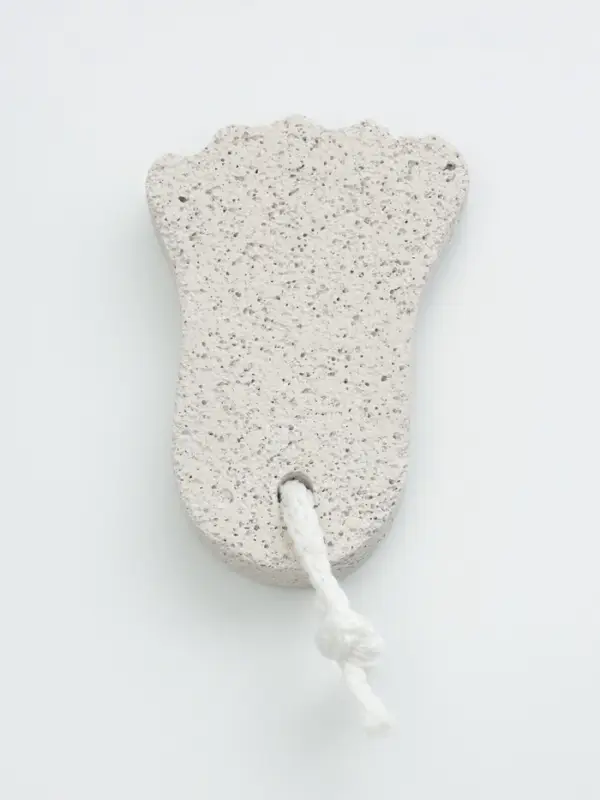 Пемза для педикюра «Ступня», с подвесом, 9×6 см, в коробке, белая