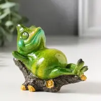 Сувенир полистоун лак "Хамелеон отдыхает на лежаке" зелёный 10,8х6х8,2 см