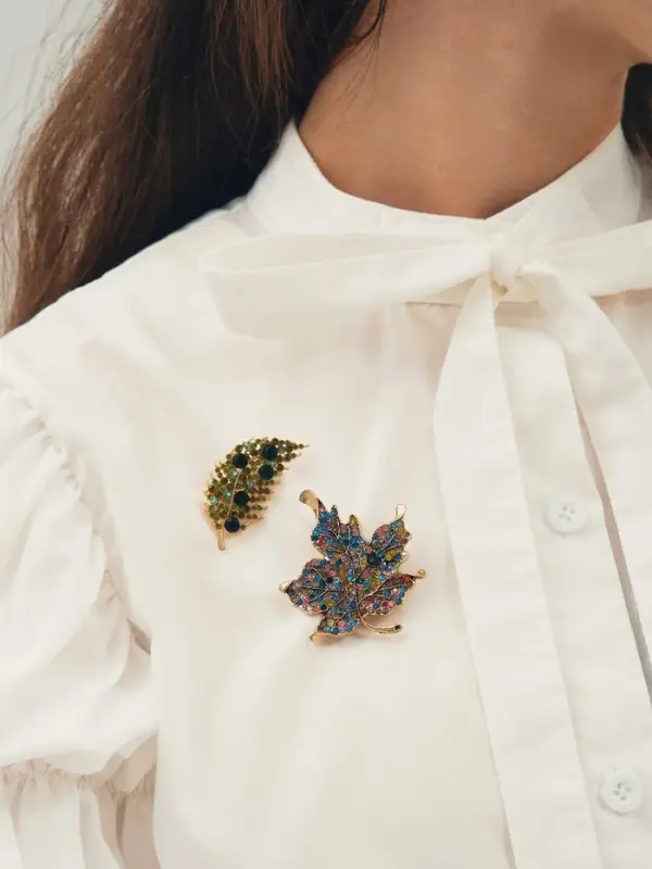 Брошь &laquo;Листочек&raquo;, зелёная в золоте