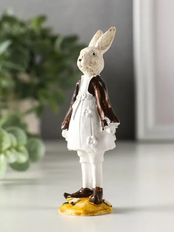 Сувенир полистоун  Сувенир полистоун "Нарядный Зайчик/Зайка" МИКС 4,5х3.2х11.5 см
