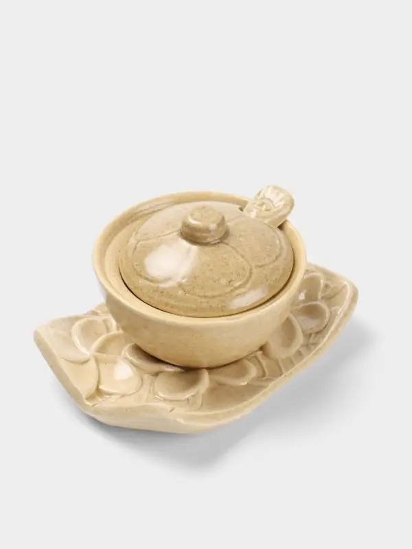 Соусник с крышкой на подставке &laquo;Классика&raquo;, 11&times;8&times;7 см, керамика, бежевый