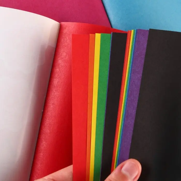 Цветная бумага, А4, 16 листов, 16 цветов, немелованная, двусторонняя, на скрепке, 48 г/м&sup2;, &laquo;Принцессы&raquo;