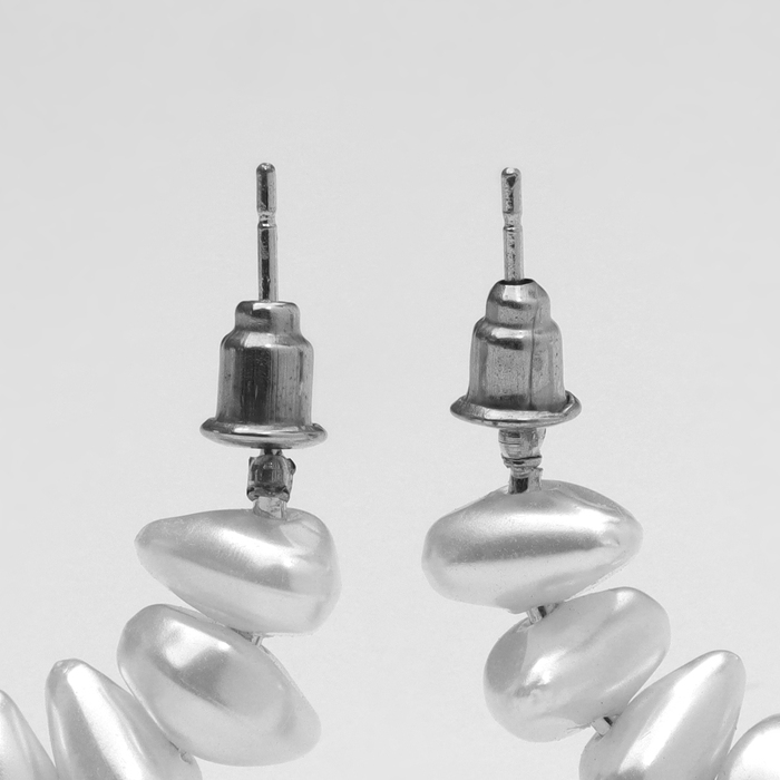 Серьги с жемчугом &laquo;Бусина&raquo; полумесяц, цвет серебро