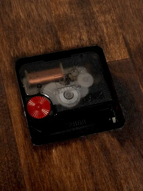 Часы настенные, интерьерные, бесшумные, плавный ход, d=35 см, дерево, коричневые