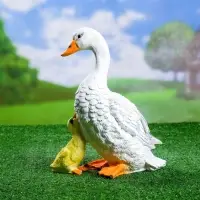 Садовая фигура из полистоуна &laquo;Утка с утёнком&raquo;, 31&times;24&times;13 см