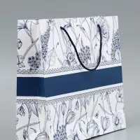 Пакет подарочный "Цветы", с бантом, 35 х 30 х 10 см