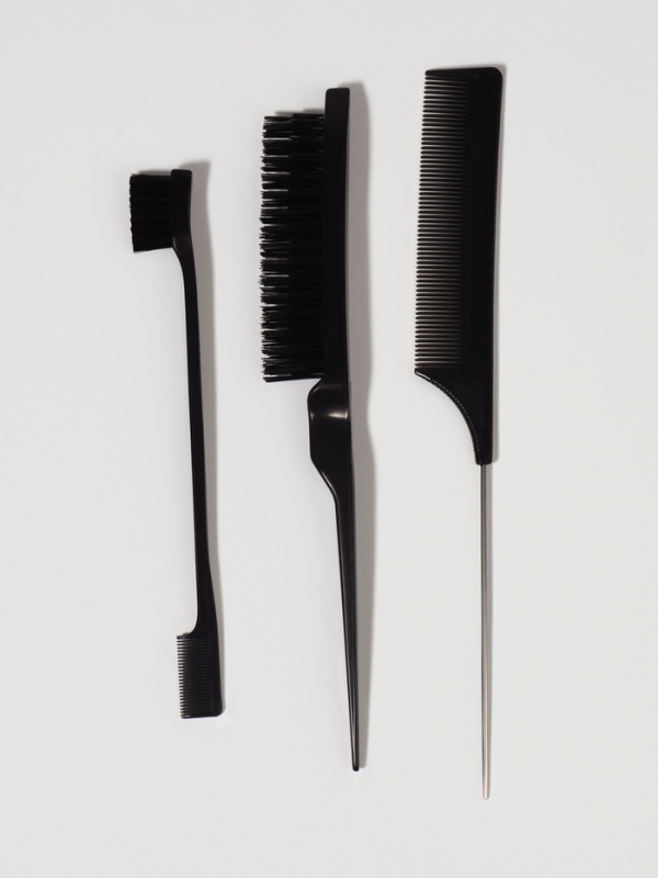Набор расчесок 3 предмета (щетка, с хвостиком, мини-щетка) пластик черный пакет QF Набор расчесок 3 предмета (щетка, с хвостиком, мини-щетка) пластик черный пакет QF