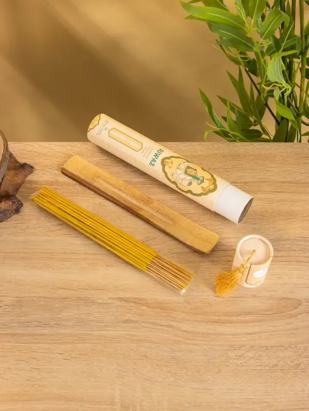 Благовония в тубусе Благовония в тубусе "Кардамон и Нероли" 30 штук с деревянной подставкой