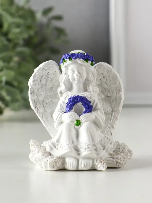 Сувенир полистоун Сувенир полистоун "Девочка-ангел с венком из лаванды" белый с фиолетовым 8х6х8,5 см