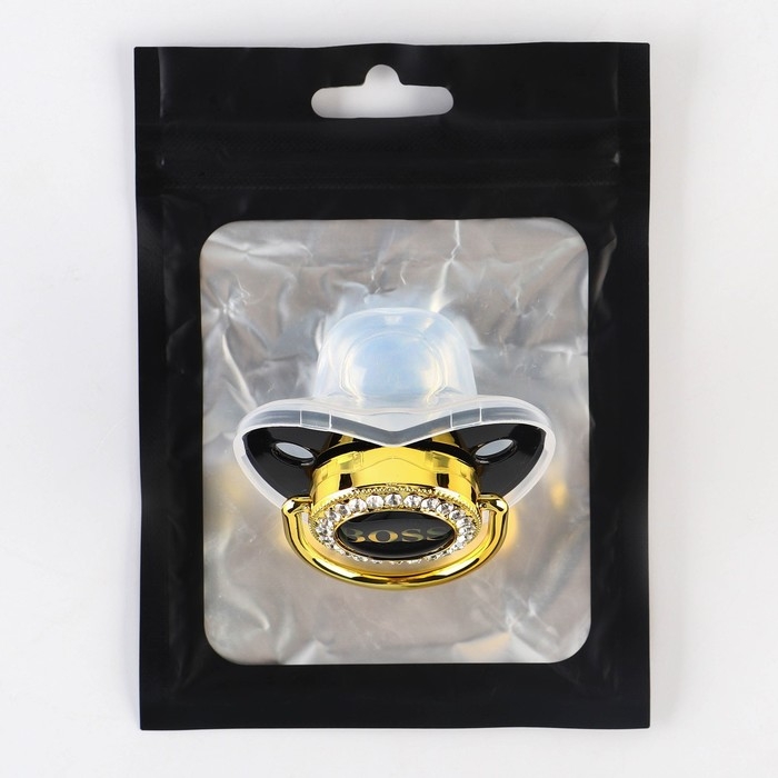 Соска - пустышка силиконовая ортодонтическая «BOSS», от 6 мес., с колпачком, цвет черный/золото, стразы Соска - пустышка силиконовая ортодонтическая «BOSS», от 6 мес., с колпачком, цвет черный/золото, стразы