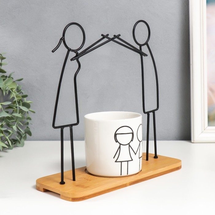 Сувенир металл карандашница  Сувенир металл карандашница "Парочка держатся за руки" 25х9,8х25 см