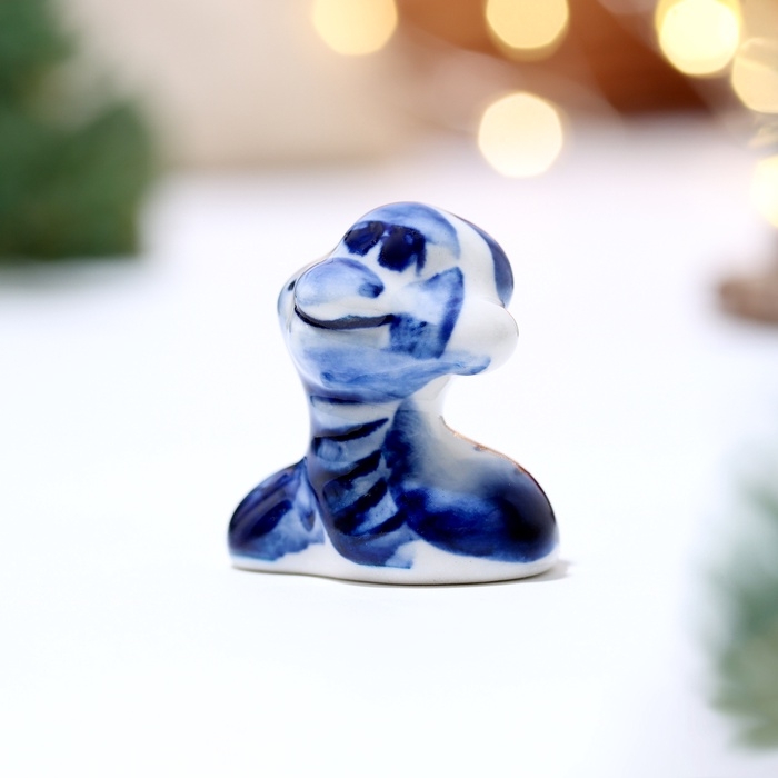 Сувенир символ года «Змейка в шляпе», гжель, 3.5х4 см Сувенир символ года «Змейка в шляпе», гжель, 3.5х4 см