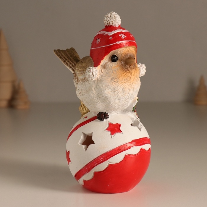 Сувенир полистоун свет Сувенир полистоун свет "Птичка в шапке с помпонами на ёлочном шарике" 7,5х9,5х15 см
