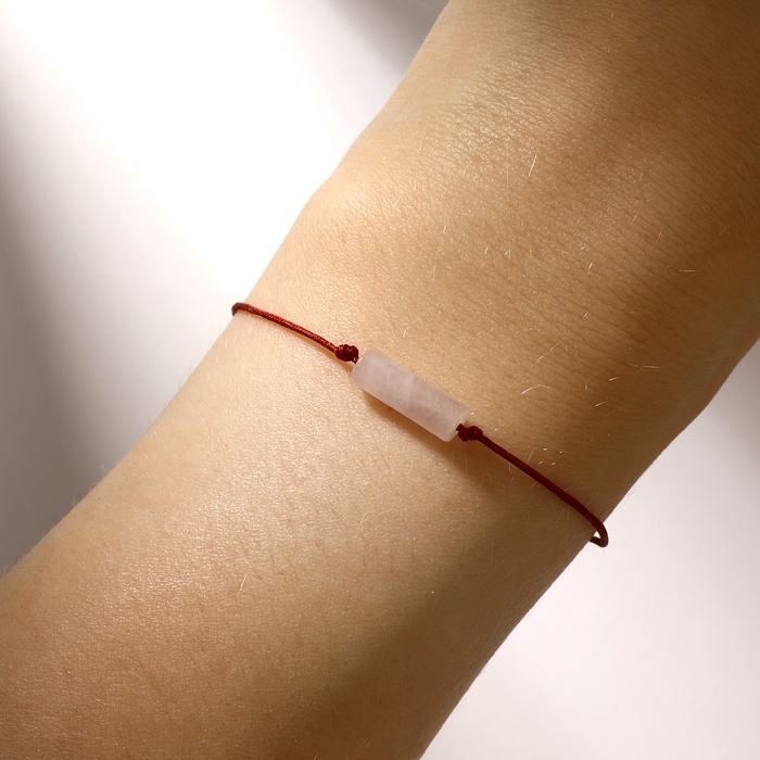 Браслет желаний «Кварц розовый» TUBE на бордовой нити, длина регулируется Браслет желаний «Кварц розовый» TUBE на бордовой нити, длина регулируется