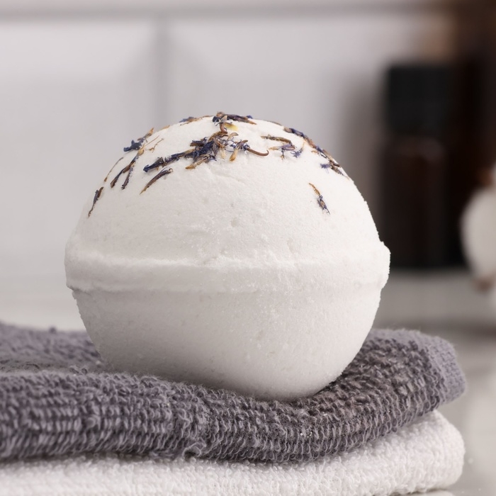 Бомбочка для ванны Бомбочка для ванны "Бодрящий василек" с сухоцветом василька 150 г