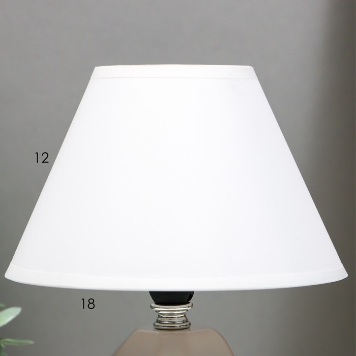 Настольная лампа "Жаклин" E14 40Вт белый 18х18х24 см RISALUX