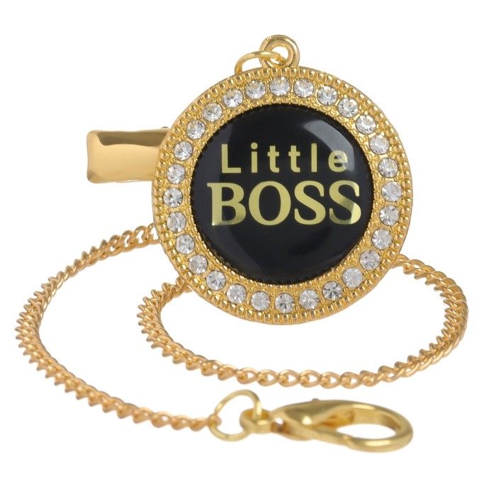 Соска - пустышка силиконовая ортодонтическая «Маленький БОСС», от 6 мес., с колпачком + держатель - цепочка, цвет черный/золото, стразы Соска - пустышка силиконовая ортодонтическая «Маленький БОСС», от 6 мес., с колпачком + держатель - цепочка, цвет черный/золото, стразы