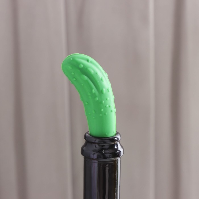 Пробка для бутылки Доляна «Огурчик», 8,5×2,5×2,5см, цвет зелёный Пробка для бутылки Доляна «Огурчик», 8,5×2,5×2,5см, цвет зелёный