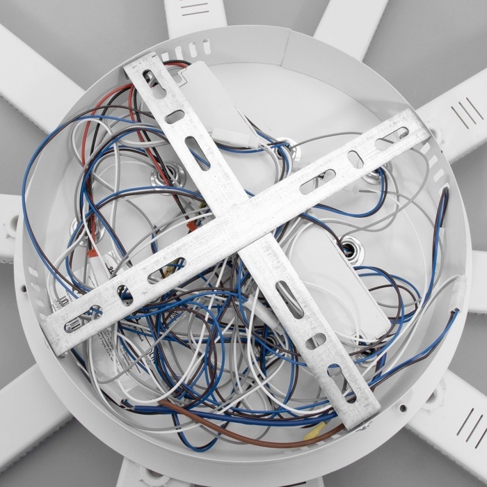 Люстра с ПДУ Люстра с ПДУ "Люччия" LED 200Вт 3000-6000Вт белый 67х67х10,5см BayerLux