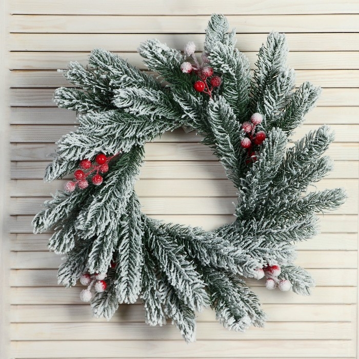 Венок новогодний d- 33 см  Венок новогодний d- 33 см "Уютная сказка" веточки в снегу ягоды
