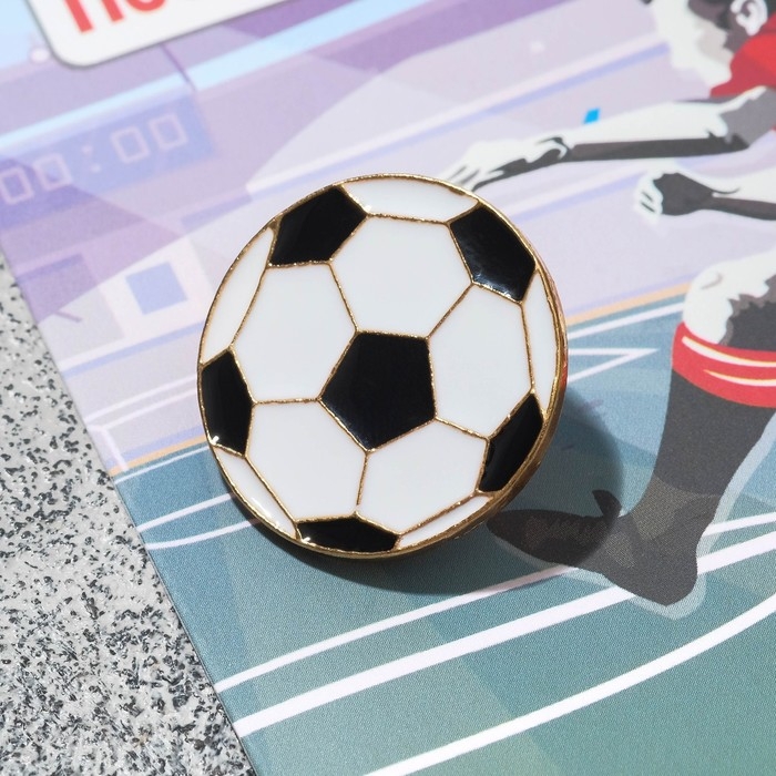 Значок «Мяч» футбольный, цвет чёрно-белый в золоте Значок «Мяч» футбольный, цвет чёрно-белый в золоте