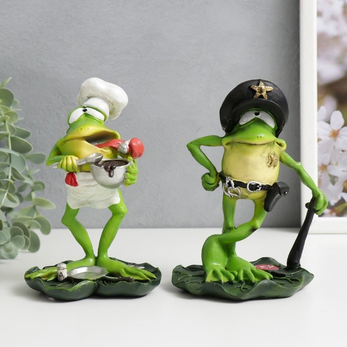 Сувенир полистоун Сувенир полистоун "Лягуха - повар/полицейский" МИКС 14,5х9,5х8 см