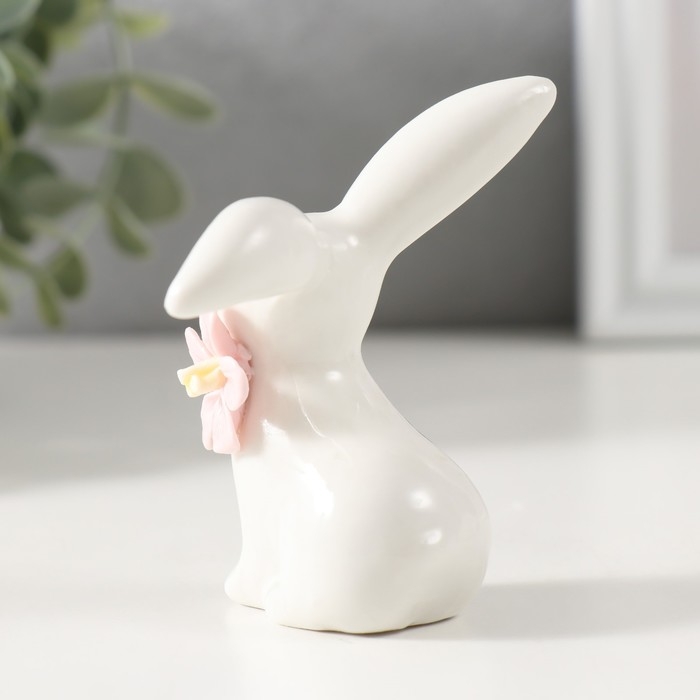 Сувенир керамика Сувенир керамика "Крольчонок с розовым цветочком" 6,8х4,8х7,9 см