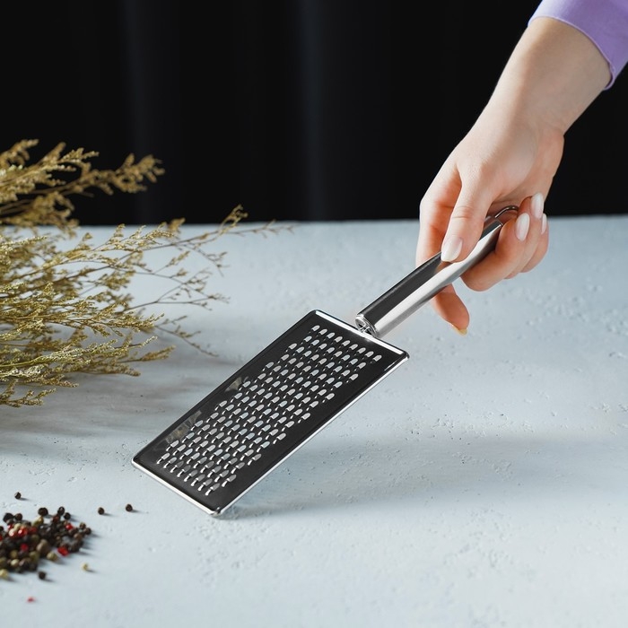Тёрка для сыра Доляна «Металлик», 14×8 см, мелкая, с ручкой, цвет серебристый Тёрка для сыра Доляна «Металлик», 14×8 см, мелкая, с ручкой, цвет серебристый