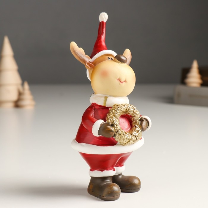 Сувенир полистоун Сувенир полистоун "Лосик в красном кафтане и колпаке, с золотым венком" 8х6х16,5 см