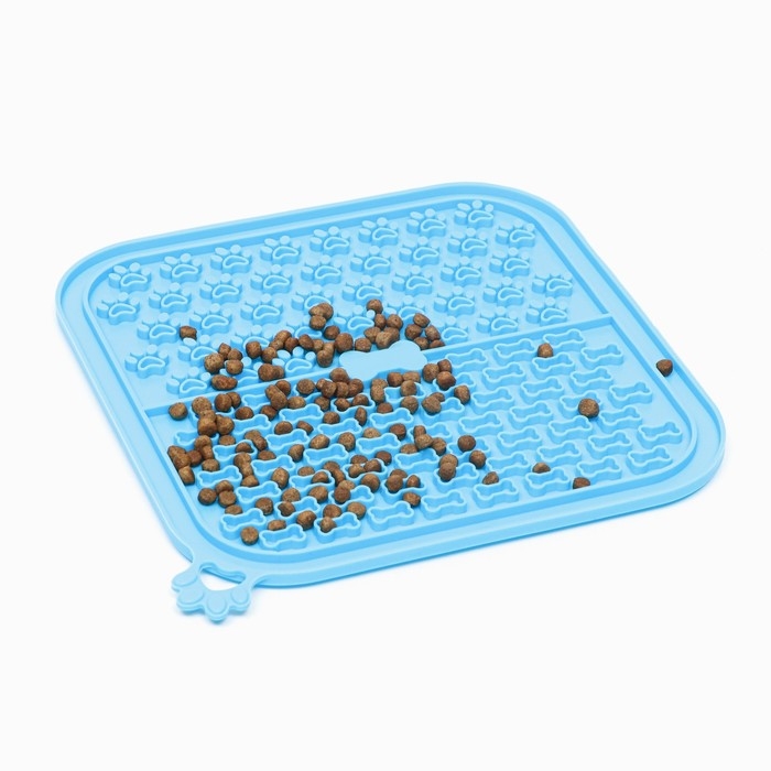 Коврик для лизания на присосках 18,5 х 18,5 см, силикон, голубой Коврик для лизания на присосках 18,5 х 18,5 см, силикон, голубой