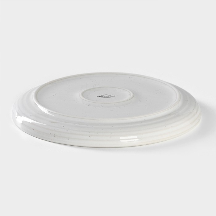 Тарелка фарфоровая обеденная Magistro Urban, d=22 см, цвет белый в крапинку Тарелка фарфоровая обеденная Magistro Urban, d=22 см, цвет белый в крапинку