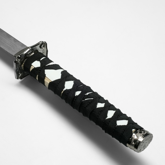 Сувенирное оружие «Катана на подставке», чёрные ножны с резным драконом, рукоять микс 100см