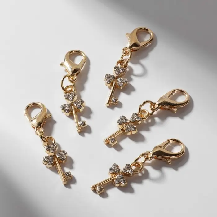 Шарм «Ключ», цвет белый в золоте Шарм «Ключ», цвет белый в золоте