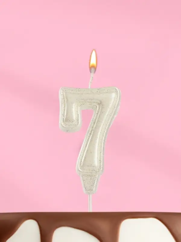 Свеча в торт &laquo;Праздник&raquo; цифра 7, жемчужный перламутр с блестками