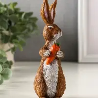 Сувенир полистоун "Кролик с морковью" 4,7х5х15 см Сувенир полистоун "Кролик с морковью" 4,7х5х15 см