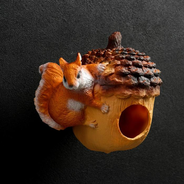 Подвесной декор Подвесной декор "Орех-кормушка с белкой" 18х16см