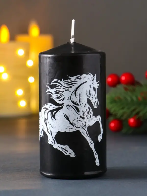 Свеча столб 50*100 мм с накаткой  Свеча столб 50*100 мм с накаткой "Символ года" , Конь, черная